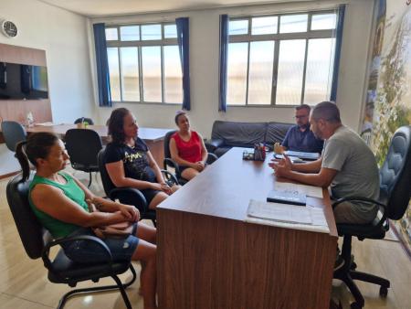 Prefeito Marcinho Brandão e vice-prefeito Thiago Reichel decidem manter escola municipal aberta